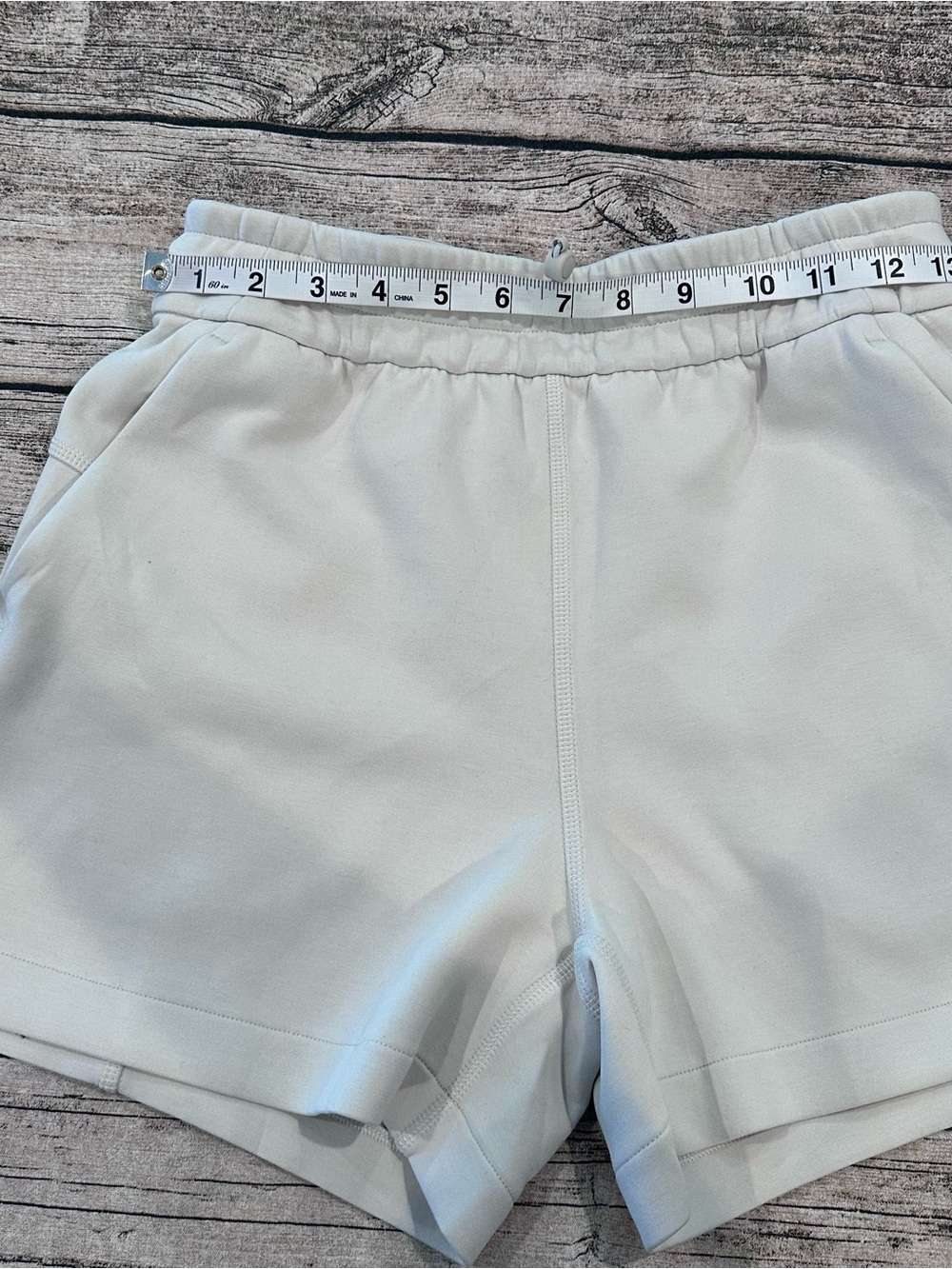 Lululemon Softstreme High-Rise Short, 4" in Bone Size 4 - Picture 4 of 9